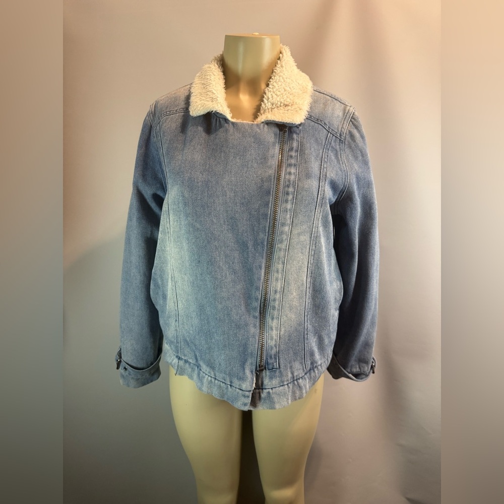 Davi And Dani Women’s Jacket Size Medium Washed Out Denim Blue Asymmetric Zipper